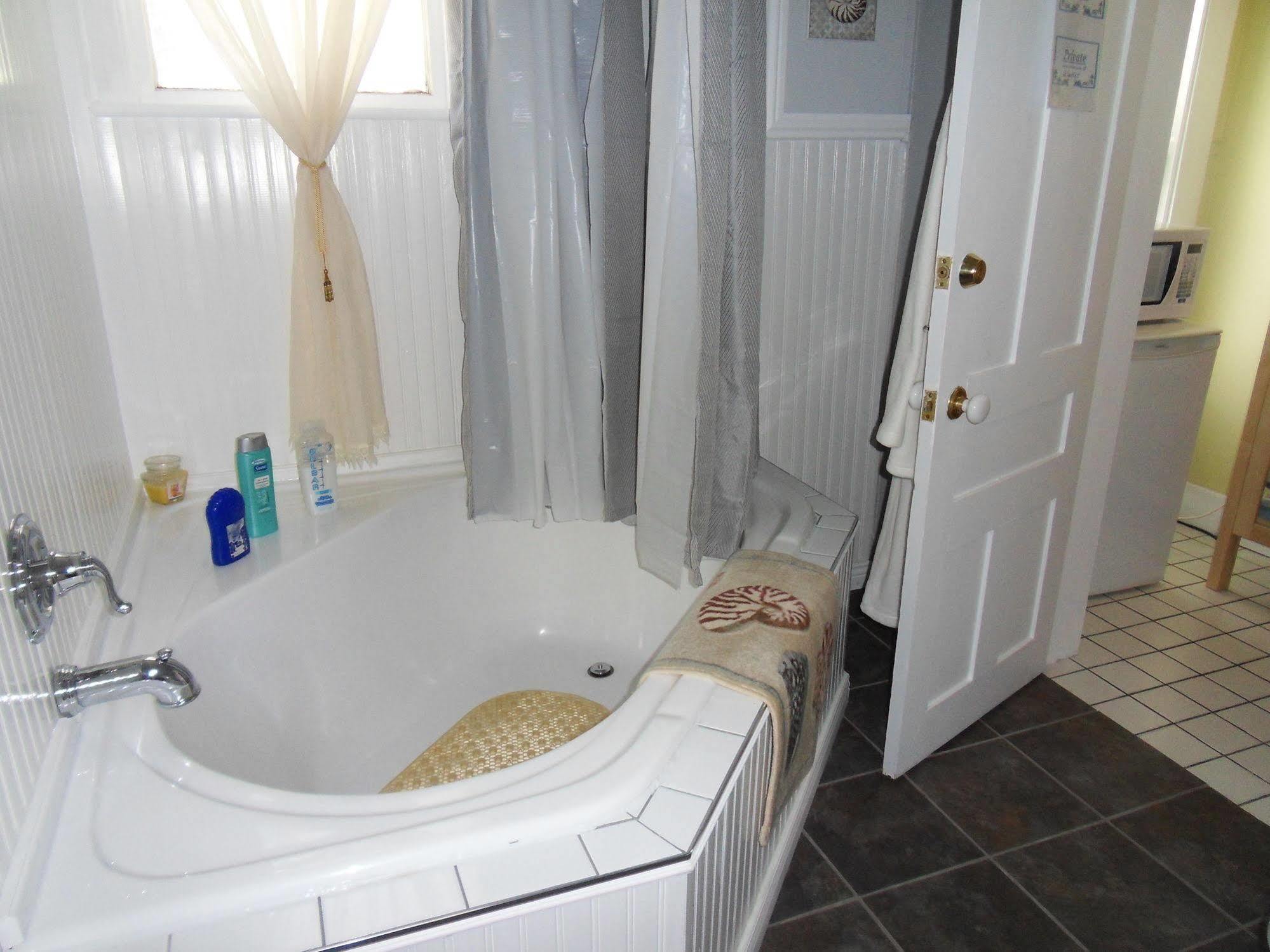 Bed and Breakfast Ici Et Maintenant Magog Exterior foto
